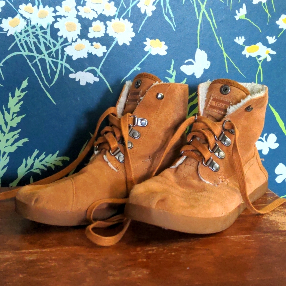 TOMS Moccasins